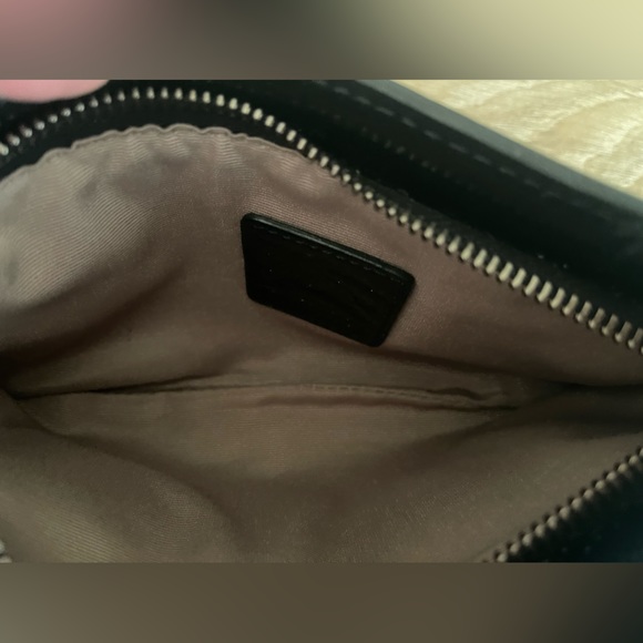 Authentic Burberry wristlet/wallet - Picture 7 of 9